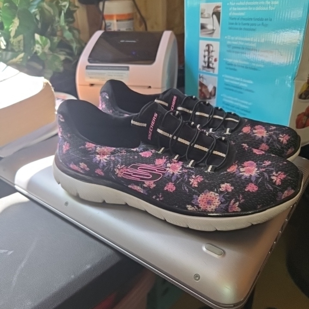 Skechers Summits Womens Size 8 Shoes Black Pink Floral Comfort Walking Sneakers